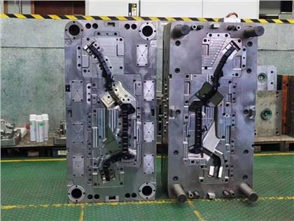 자동차 부품용 사출 금형